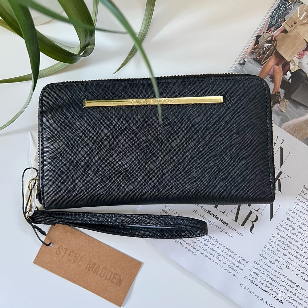 New Steve Madden Black Large Wallet Case Wristlet